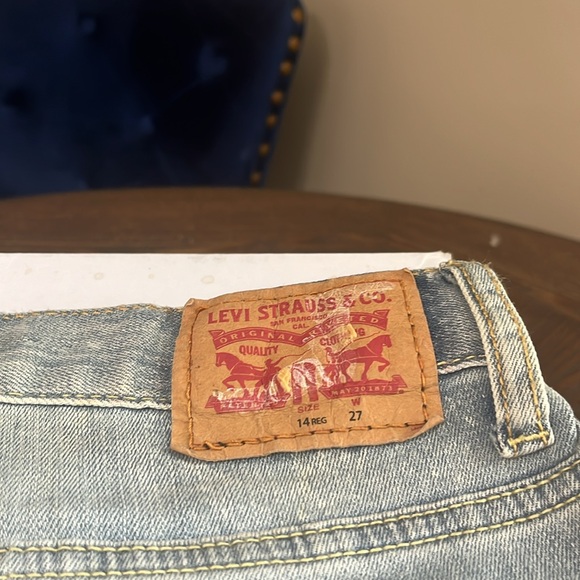 Selling Boys Levi’s Shorts - Picture 3 of 4